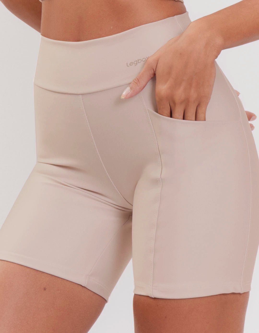 Bermuda Fitness Feminina Off White Com Bolso - Legbox