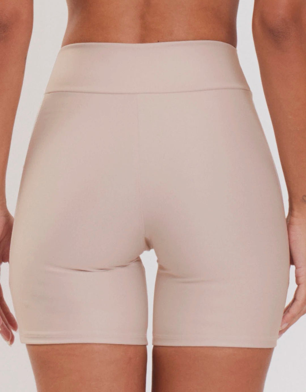 Bermuda Fitness Feminina Off White Com Bolso - Legbox