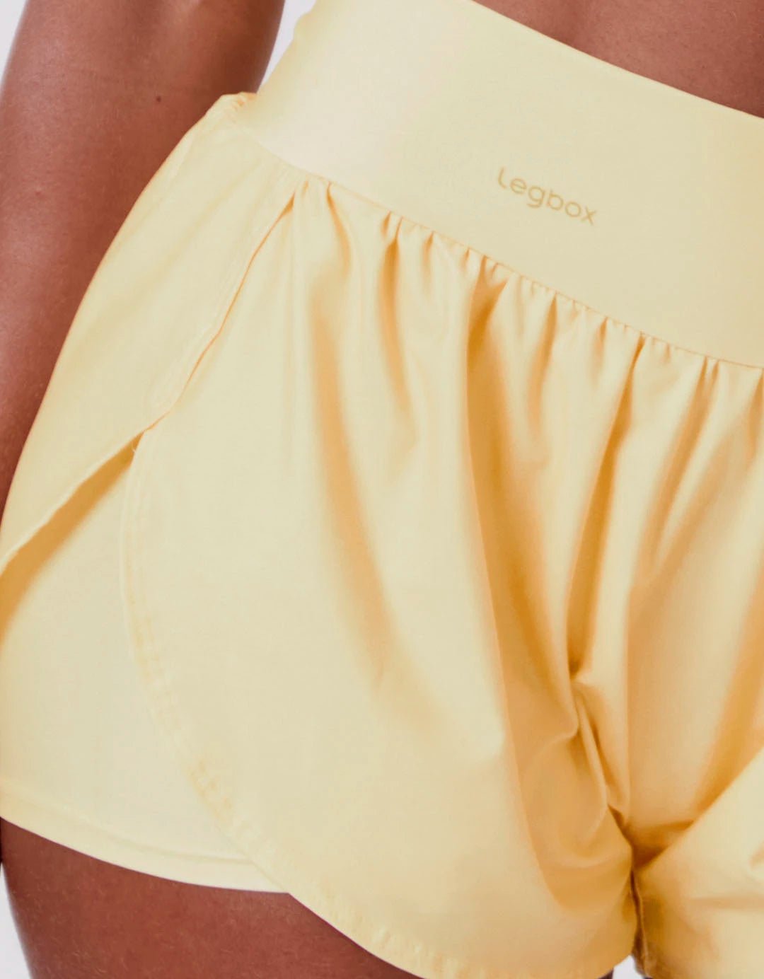 Short Corrida Feminino Duplo Amarelo Claro