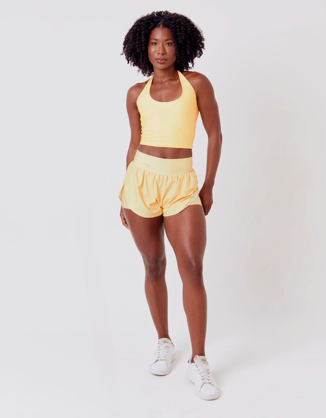 Short Corrida Feminino Duplo Amarelo Claro